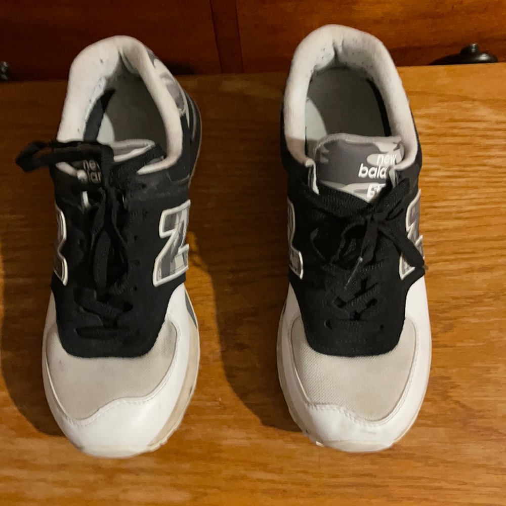 Men gently used sneakers